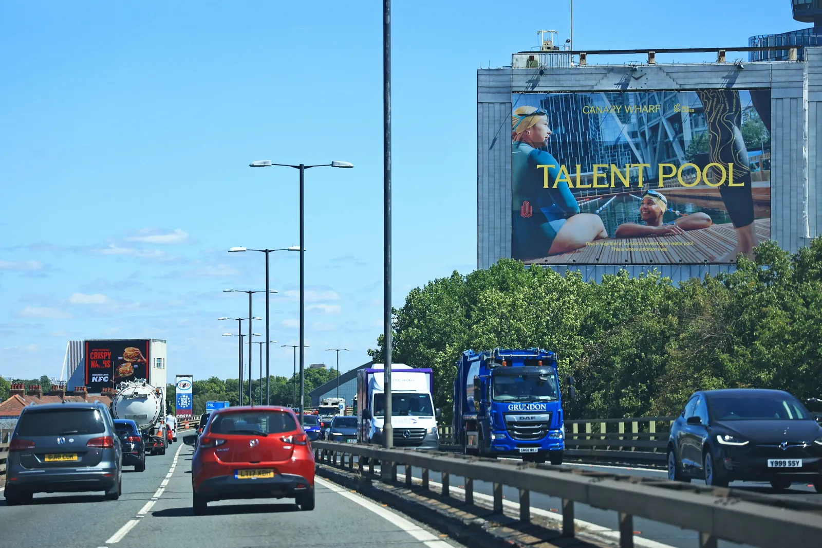 Ocean Outdoor UK retains Canary Wharf DOOH contract