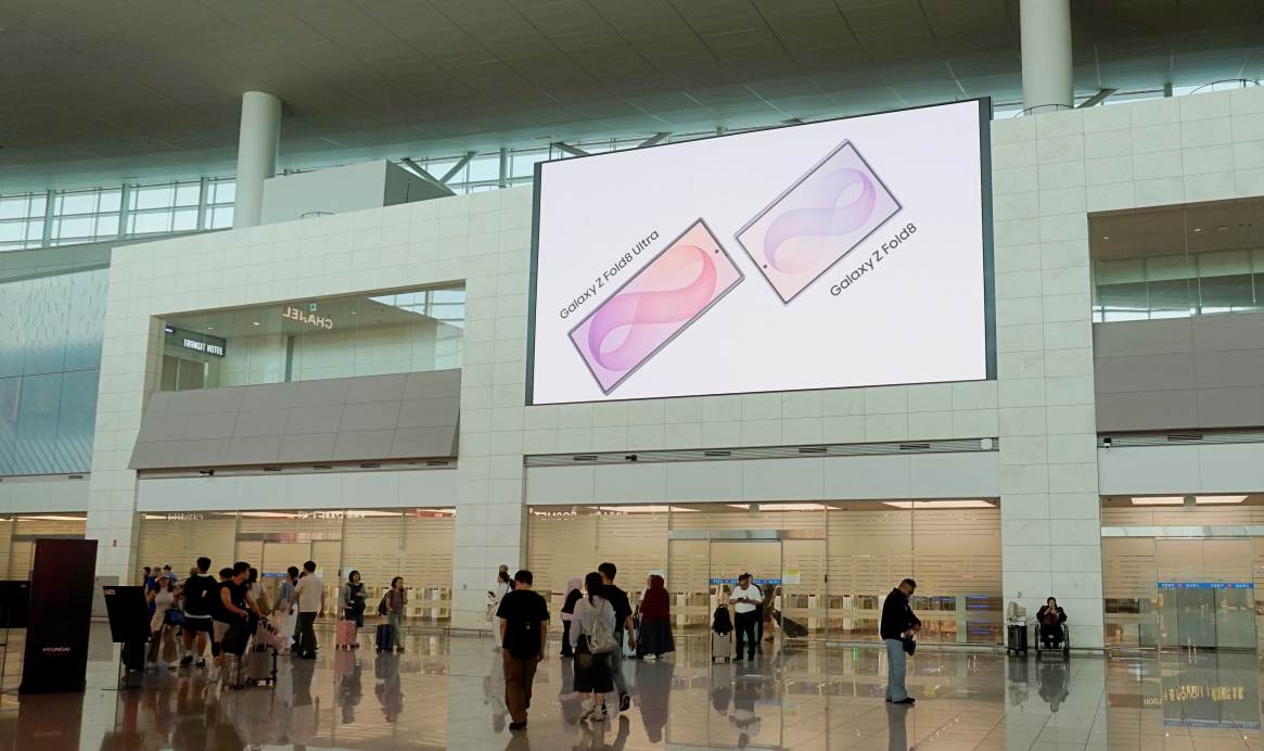 Samsung Launches Integrated OOH Campaign Across Incheon Airport and Seoul Buses for Galaxy Z Fold8