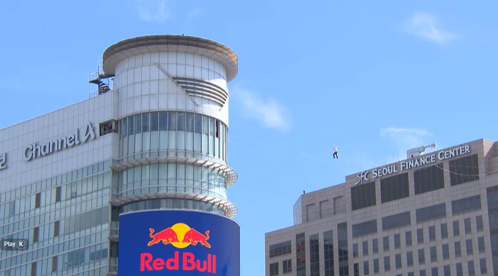Red Bull Connects Extreme Sports and 3,000㎡ DOOH in Central Seoul, South Korea