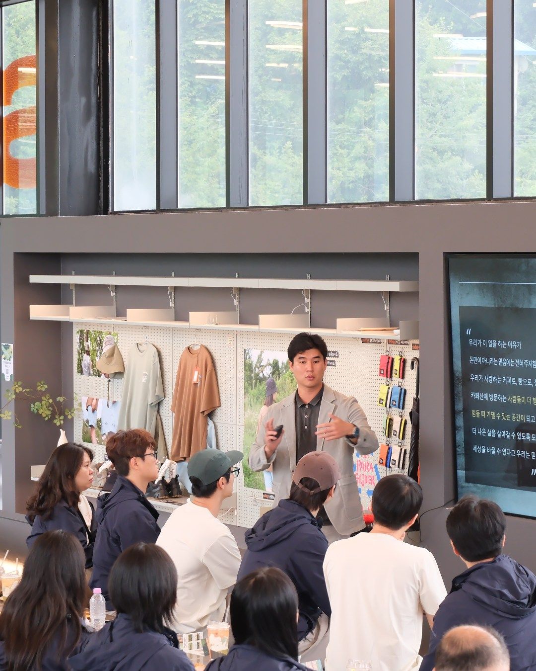 충북 단양에서 패러글라이딩 체험과 카페를 함께 만날 수 있는 카페산의 대표 장대한