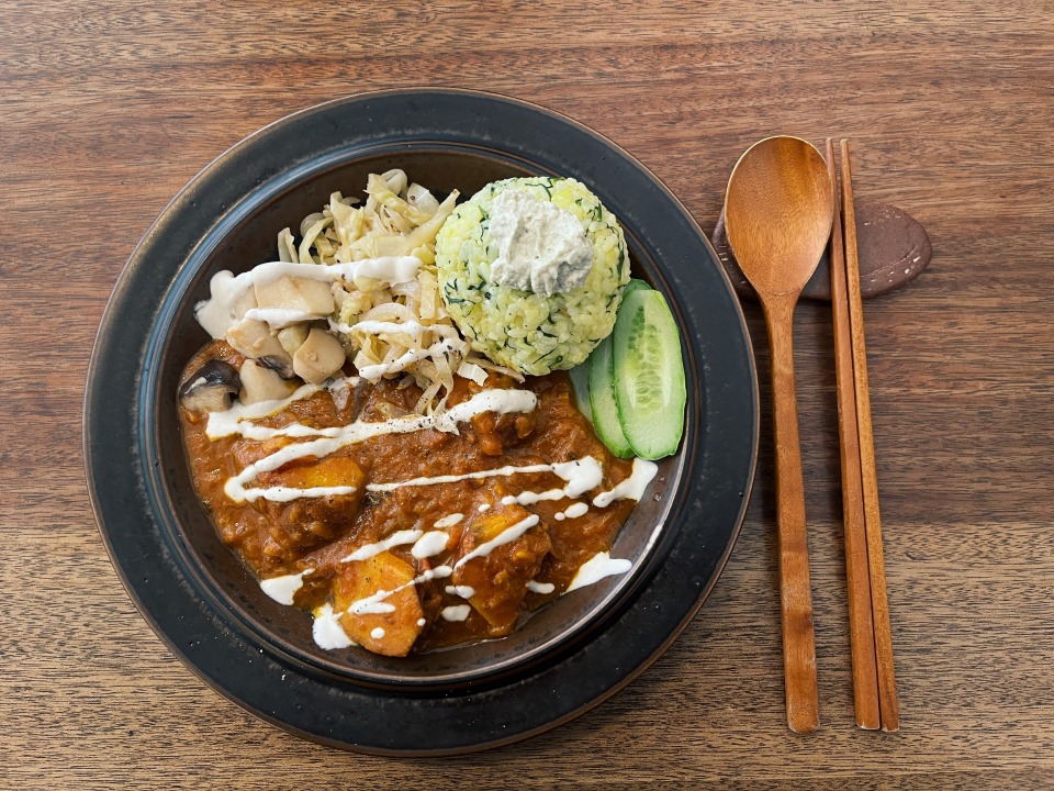 Curry for Zerowaste Life — A Plate of Curry That Softens a Sharp-Edged Mind