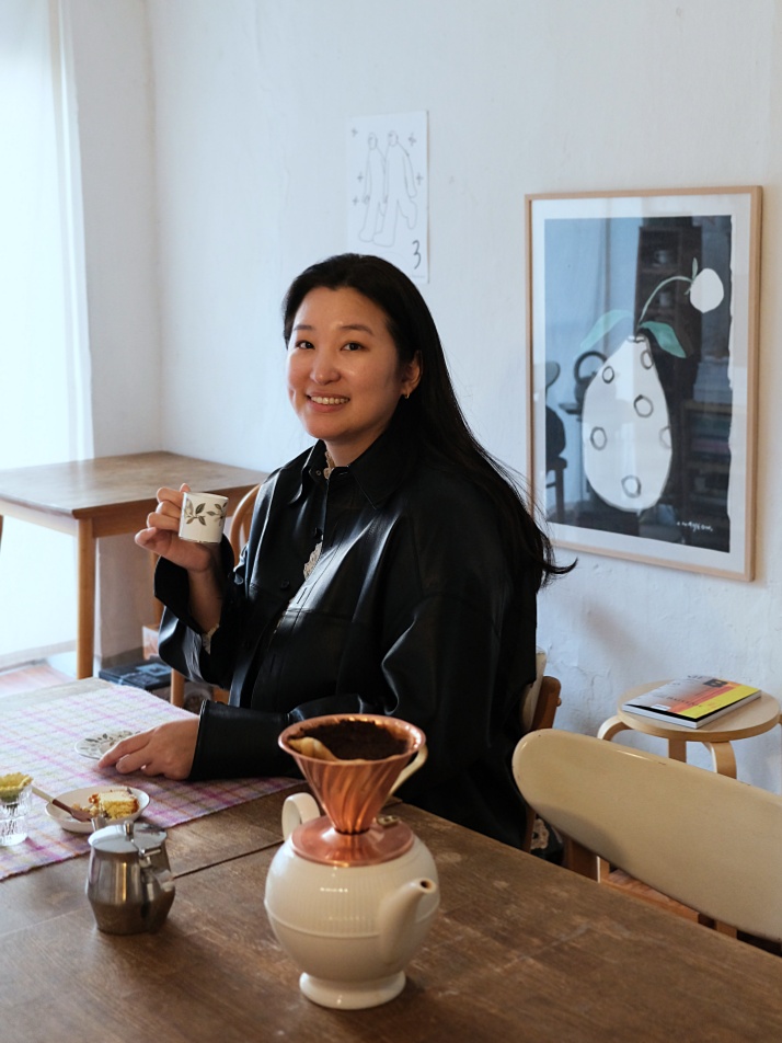 Boyeonjeong owner Jeong Boyeon drinking tea.