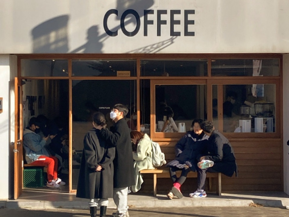 커피플레이스의 외부 전경