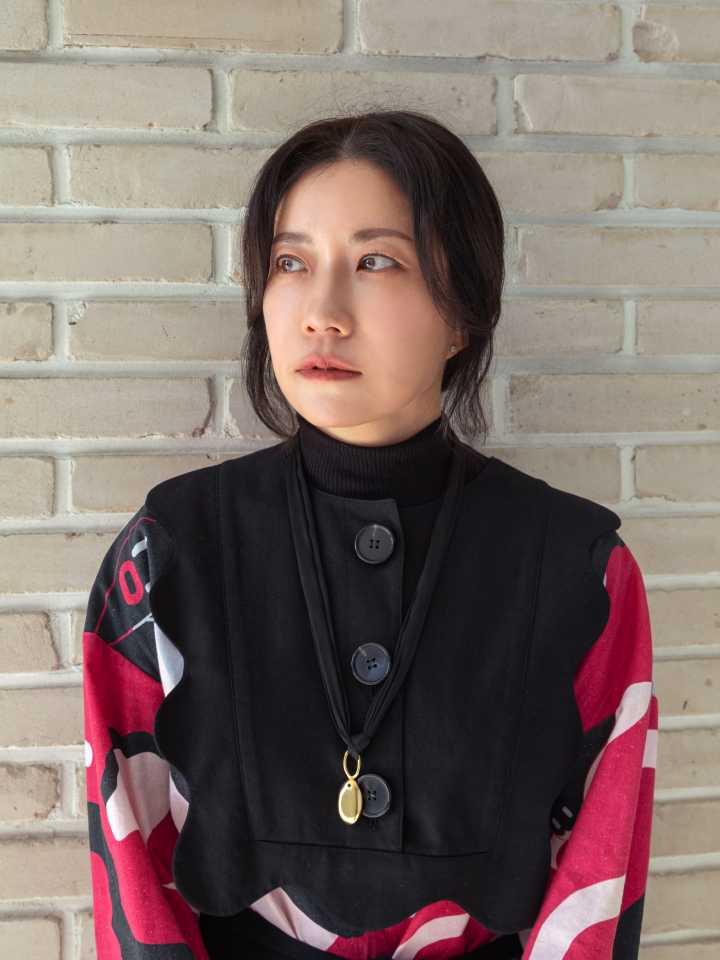 강원도 고성에서 그린 드로잉과 도예를 전시한 한차연 작가