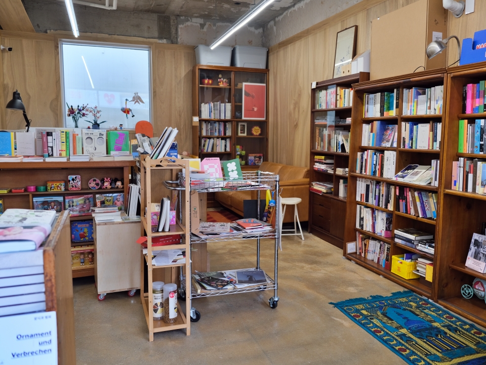 Interior view of Gubo bookstore