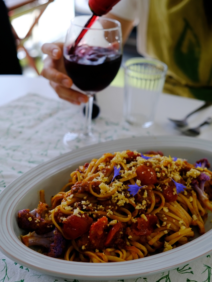 Salad made with Shin Soyeong's know-how at Maha Kitchen
