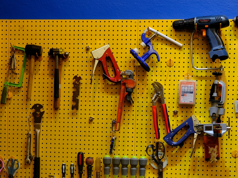 Life of Repair — On a Life Where You Fix Things with Your Own Hands, Gomson Repair Shop