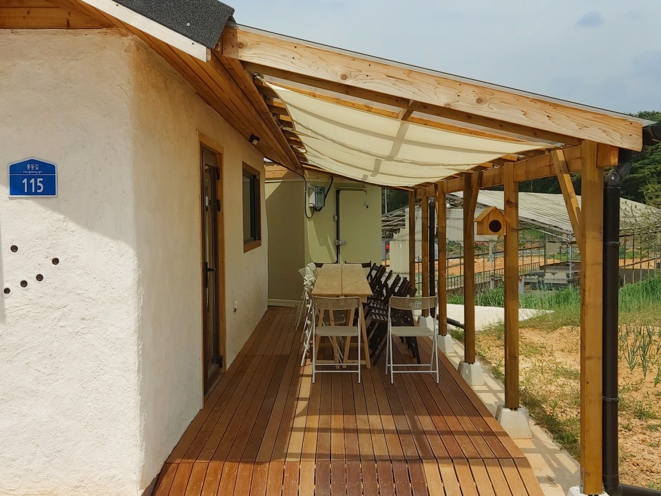 The Ihibrew brewery, built by hand from rice straw and earth