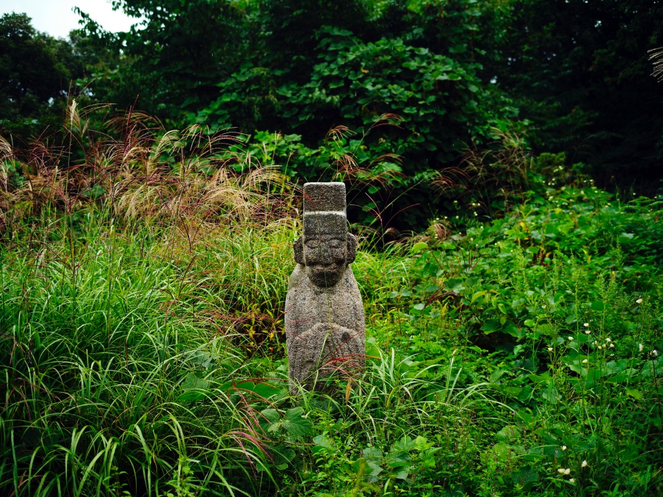A grave photographed around the time of Baengno.
