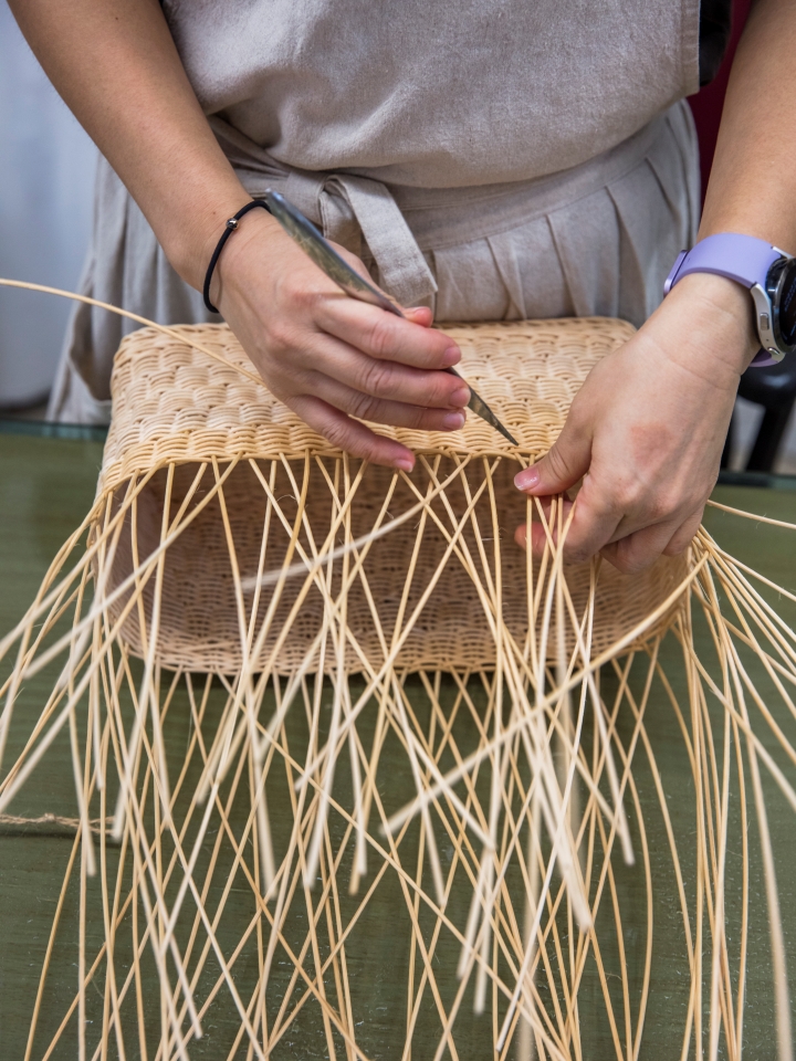 At Elegant Hojakjil in Cheongdo, you can make your own rattan goods.