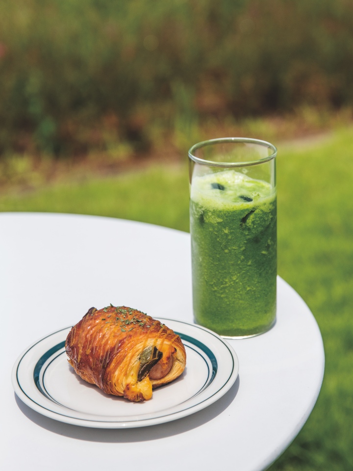 Sowmow in Cheongdo, for drinks and bakery items in a botanical complex