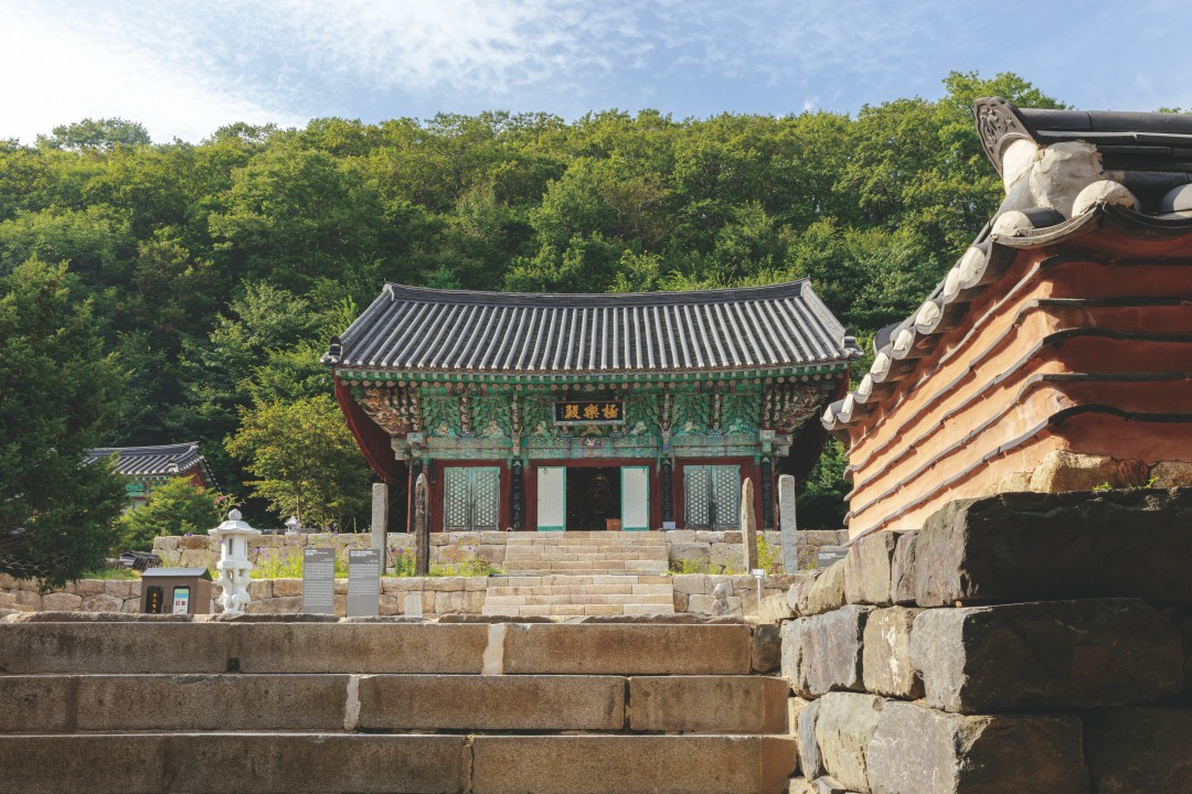 무주 적상산성 안에 자리한 고찰, 안국사
