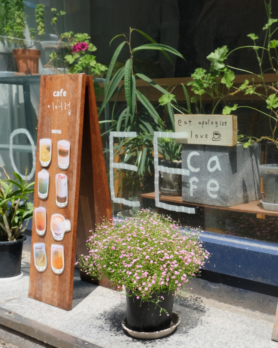 Cafe Ear-up inside Jeongneung Market, Seongbuk-gu