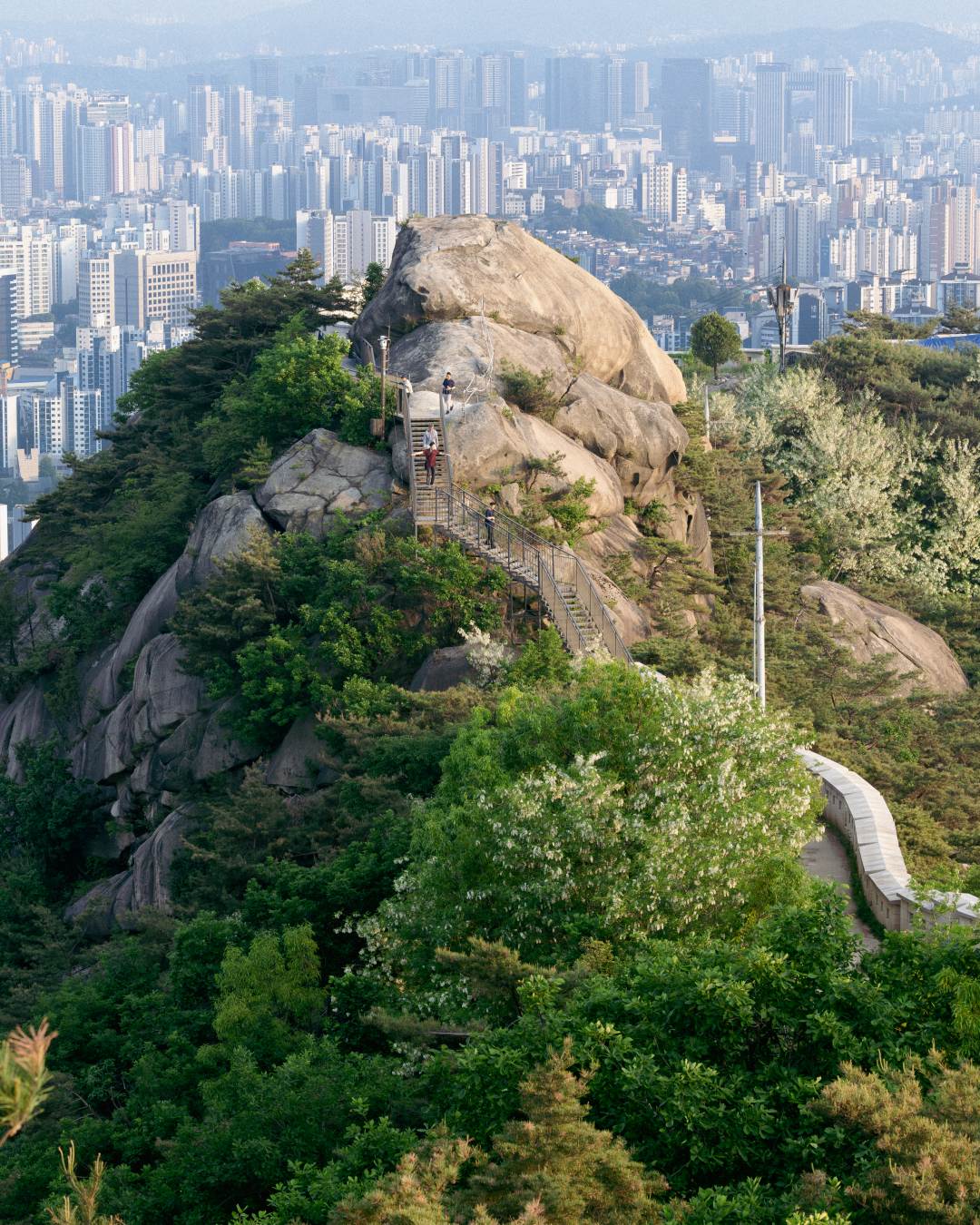 인왕산 범바위와 성곽