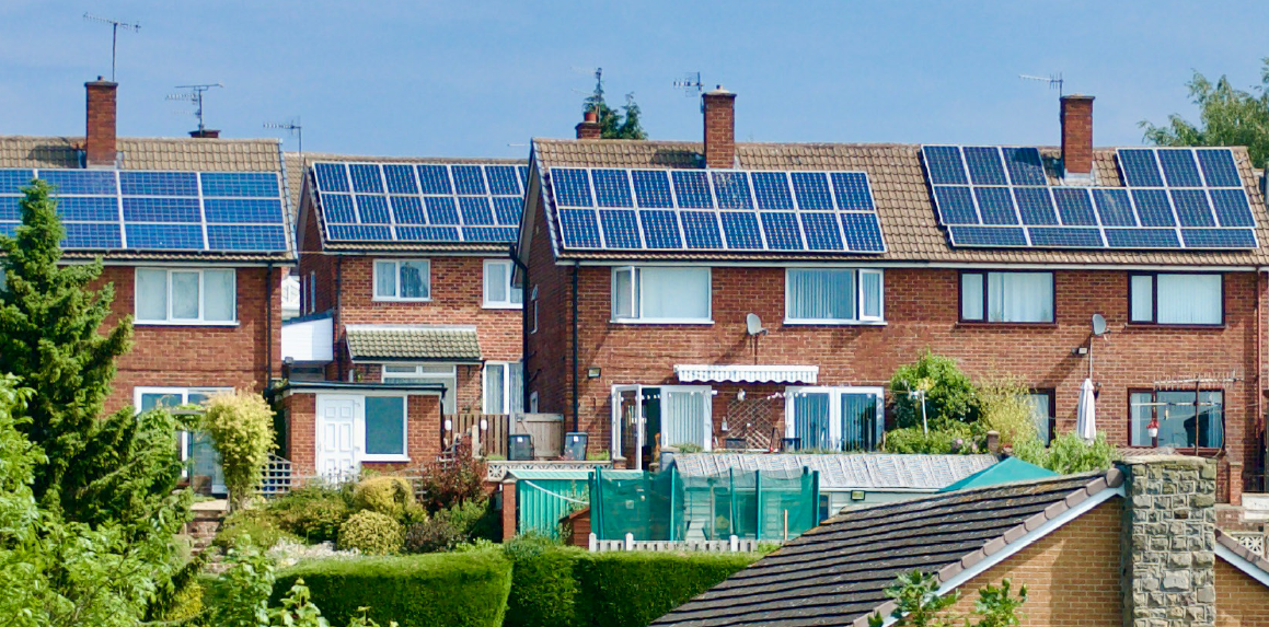 영국, '따뜻한 집' 계획 발표…태양광 주택 3배 이상 확대