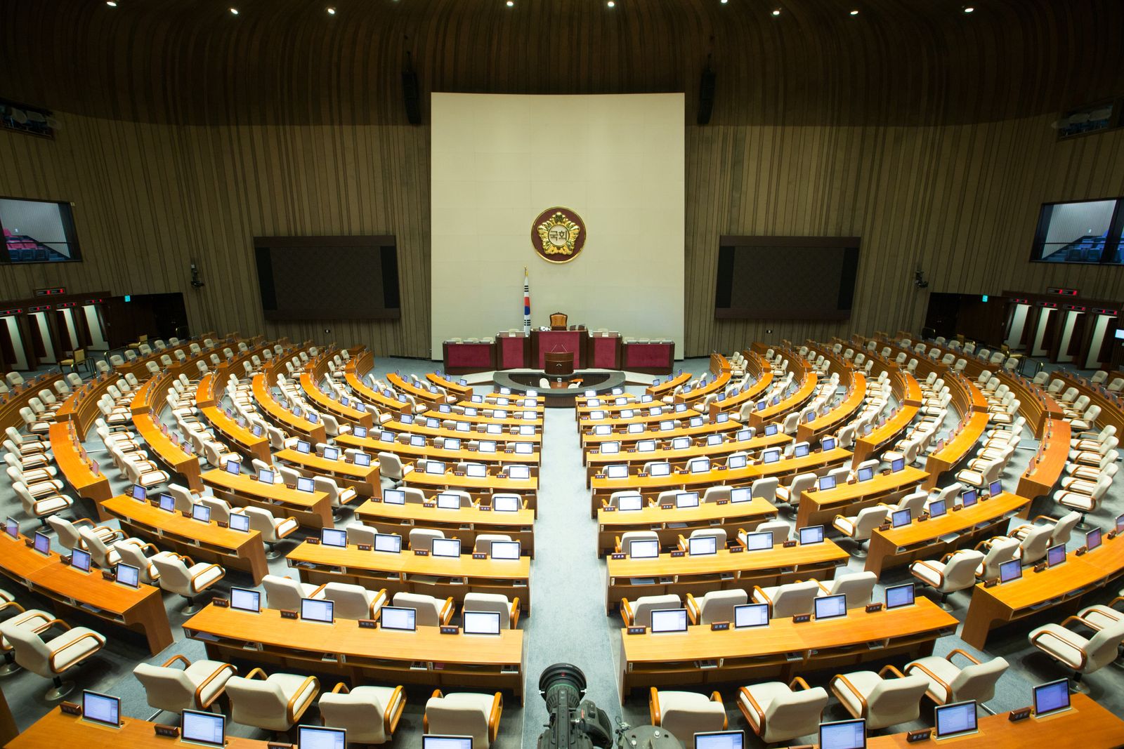 탄소중립 감축경로 법제화…2035년 53~61% 감축 목표 확정