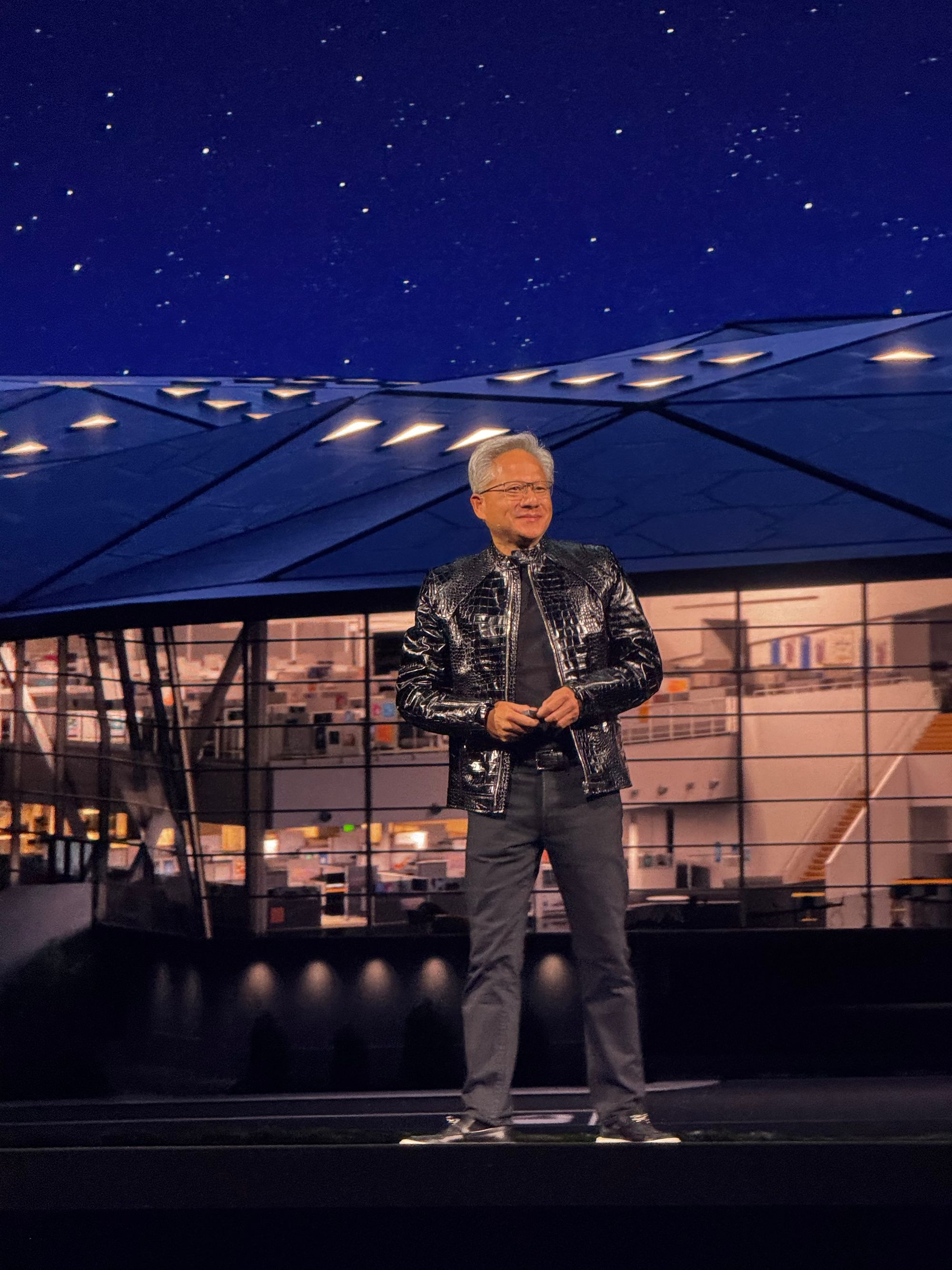 [CES 2026] 젠슨 황 "AI, 화면 밖으로 나왔다"... 차세대 플랫폼 '베라 루빈' 생산 돌입