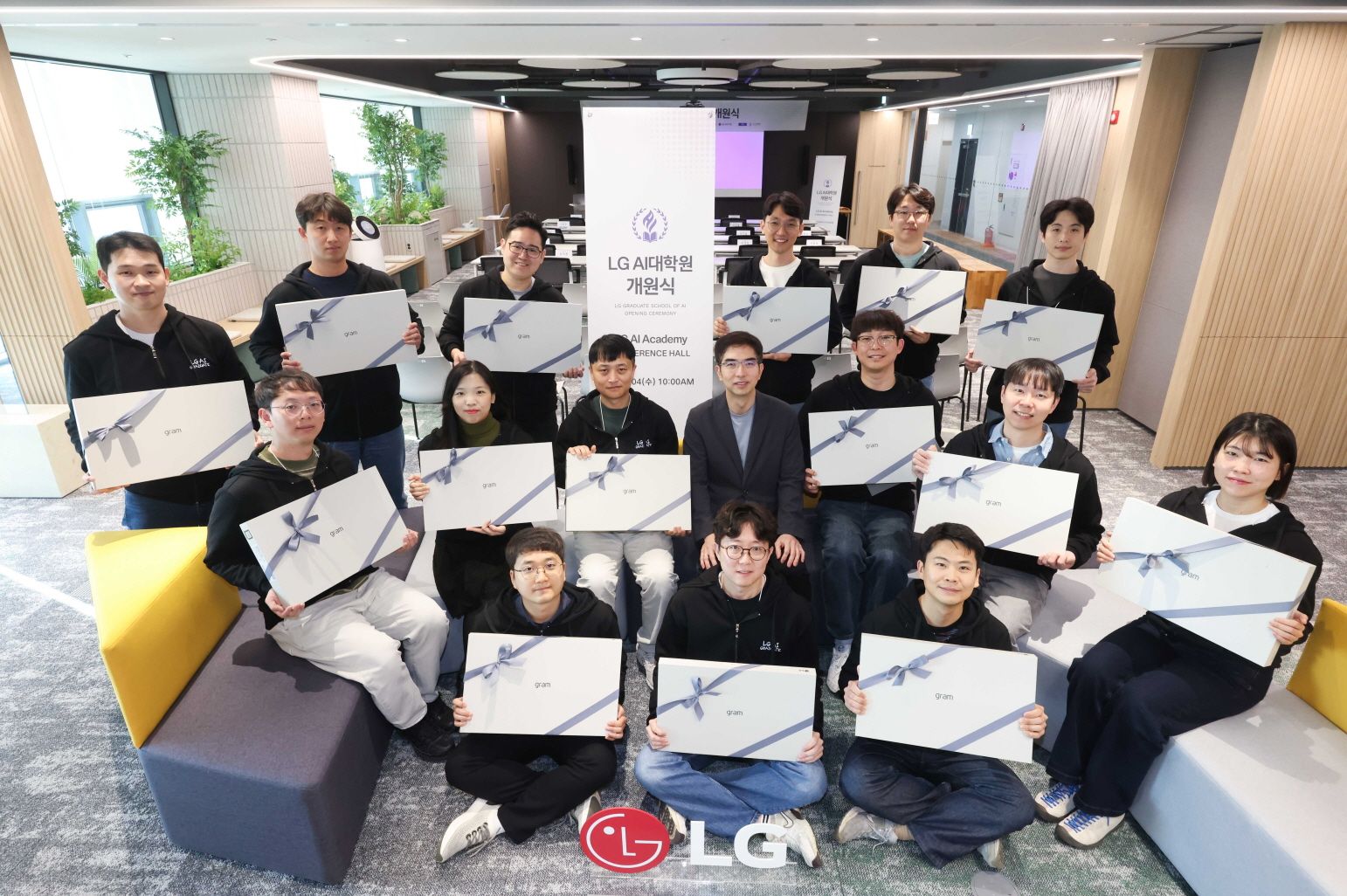 구광모 LG 대표 "AI 중심은 결국 사람"…LG, 국내 최초 교육부 인가 'LG AI대학원' 개원