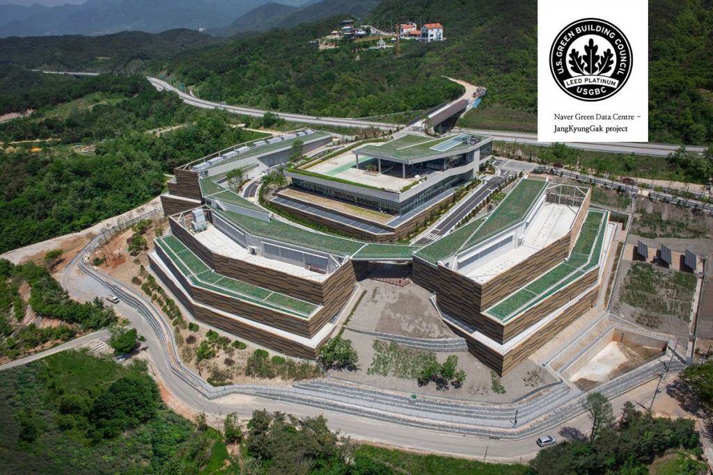 IDC로서는 세계 최초로 LEED 플래티넘 인증을 획득한 NHN의 데이터센터 '각(閣)'의 전경. 강원도 춘천에 자리를 잡았다