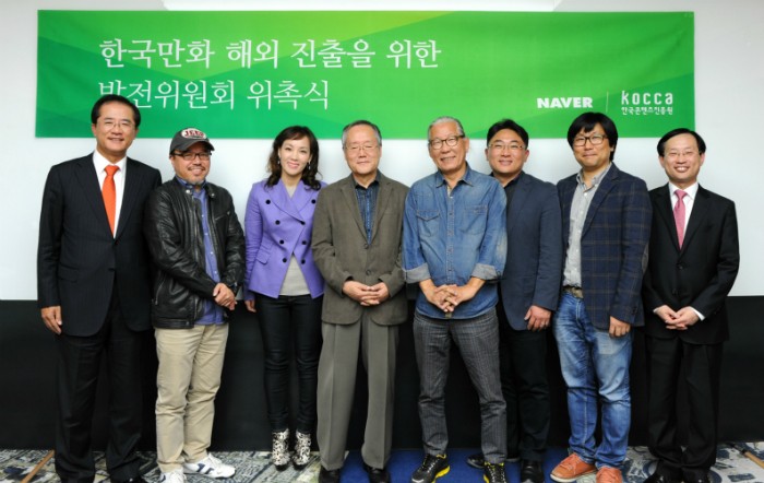 왼쪽부터, 홍상표 한국콘텐츠진흥원장, 윤태호 작가, 원수연 작가, 이두호 작가(발전위원회 위원장), 김동화 작가, 한창완 교수, 박인하 교수, 김상헌 네이버 대표이사