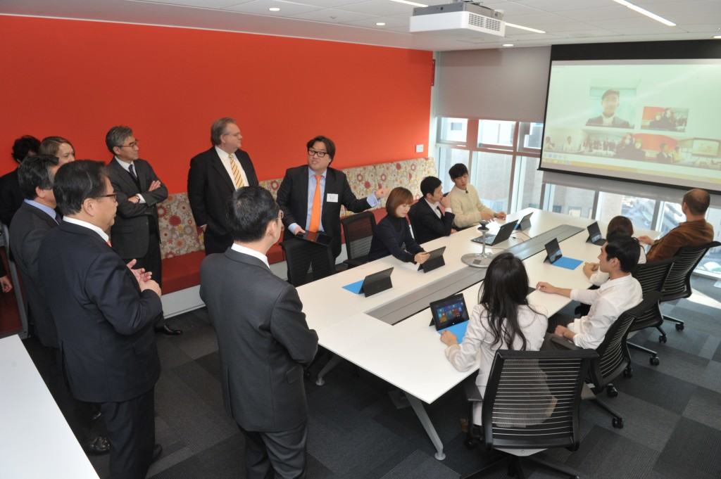 서피스(Surface), 링크(Lync)등 마이크로소프트의 디바이스와 서비스를 활용하는 한국마이크로소프트 사무실