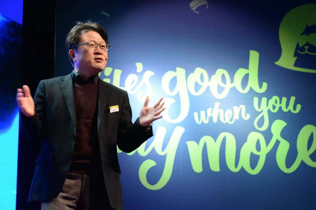 17일 상암 디지털미디어시티(DMC) 누리꿈 스퀘어에서 열린 ‘G5와 프렌즈 개발자 콘퍼런스’에서 LG전자 CTO 안승권 사장이 키노트 스피치를 하고있다. 안 사장은 “LG 플레이그라운드는 G5만의 이벤트가 아니라 향후 개발될 제품에 지속 확장 될 것이며, 개발자와 함께 만들어가는 동반 성장의 장이 될 것”이라고 강조했다.