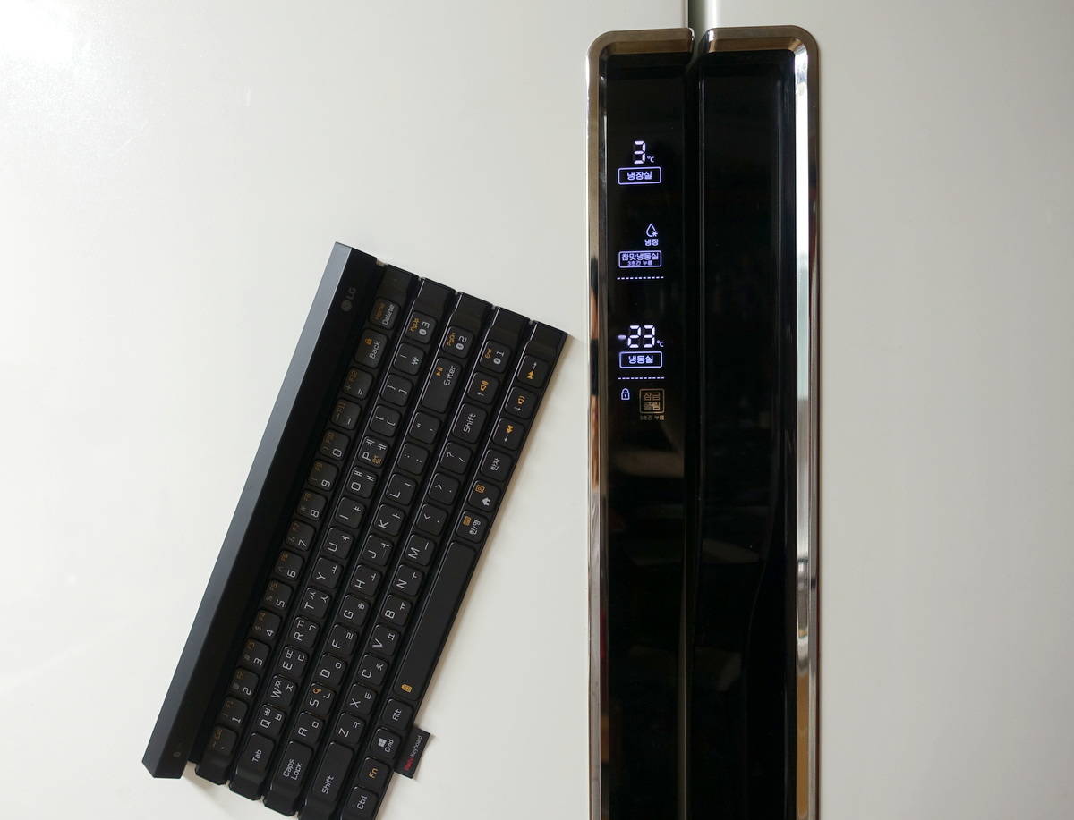 [Moonriver’s 써보니]LG전자, 두루마리 2세대 무선키보드 '롤리키보드2'