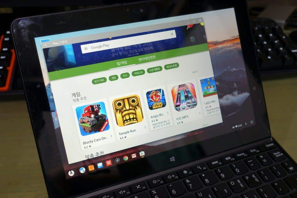 피닉스OS는 설치와 동시에 구글플레이를 이용해 기존 안드로이드 마켓을 그대로 이용할 수 있어 편리하다.