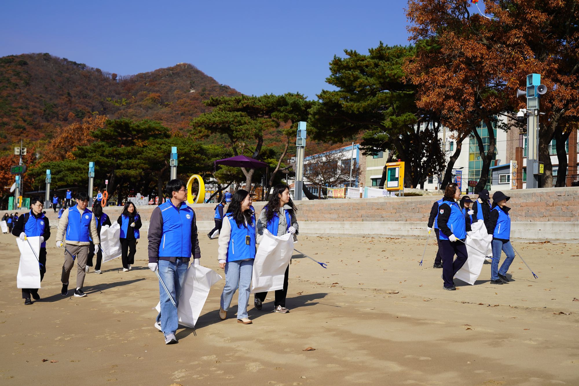 해양환경공단, 동막해변서 500kg 해양쓰레기 수거