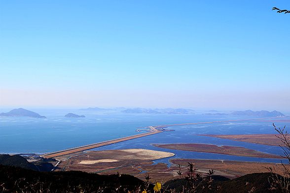 새만금, 수문 늘리고 전기 만든다...재생에너지 확대