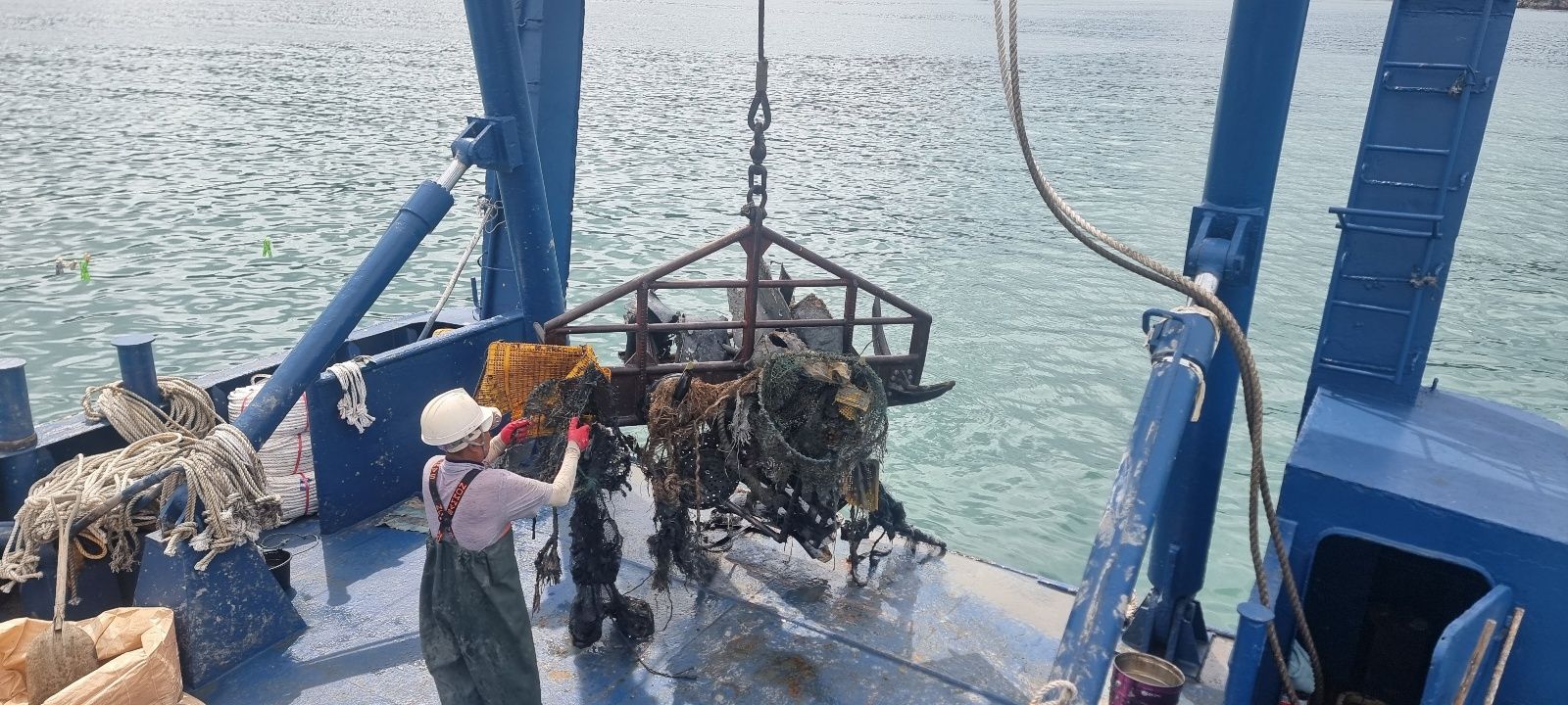 해양환경공단, 지난해 항만·연안서 폐타이어·폐어구 7,300톤 수거