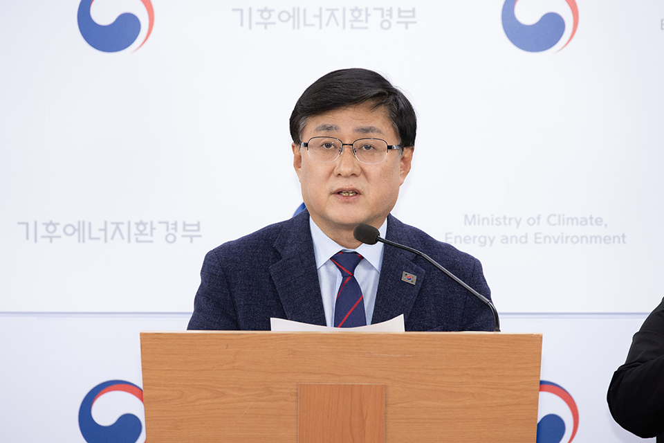 정부, 신규 원전 결국 추진… 갈지자 행보에 정책 신뢰만 깎였다