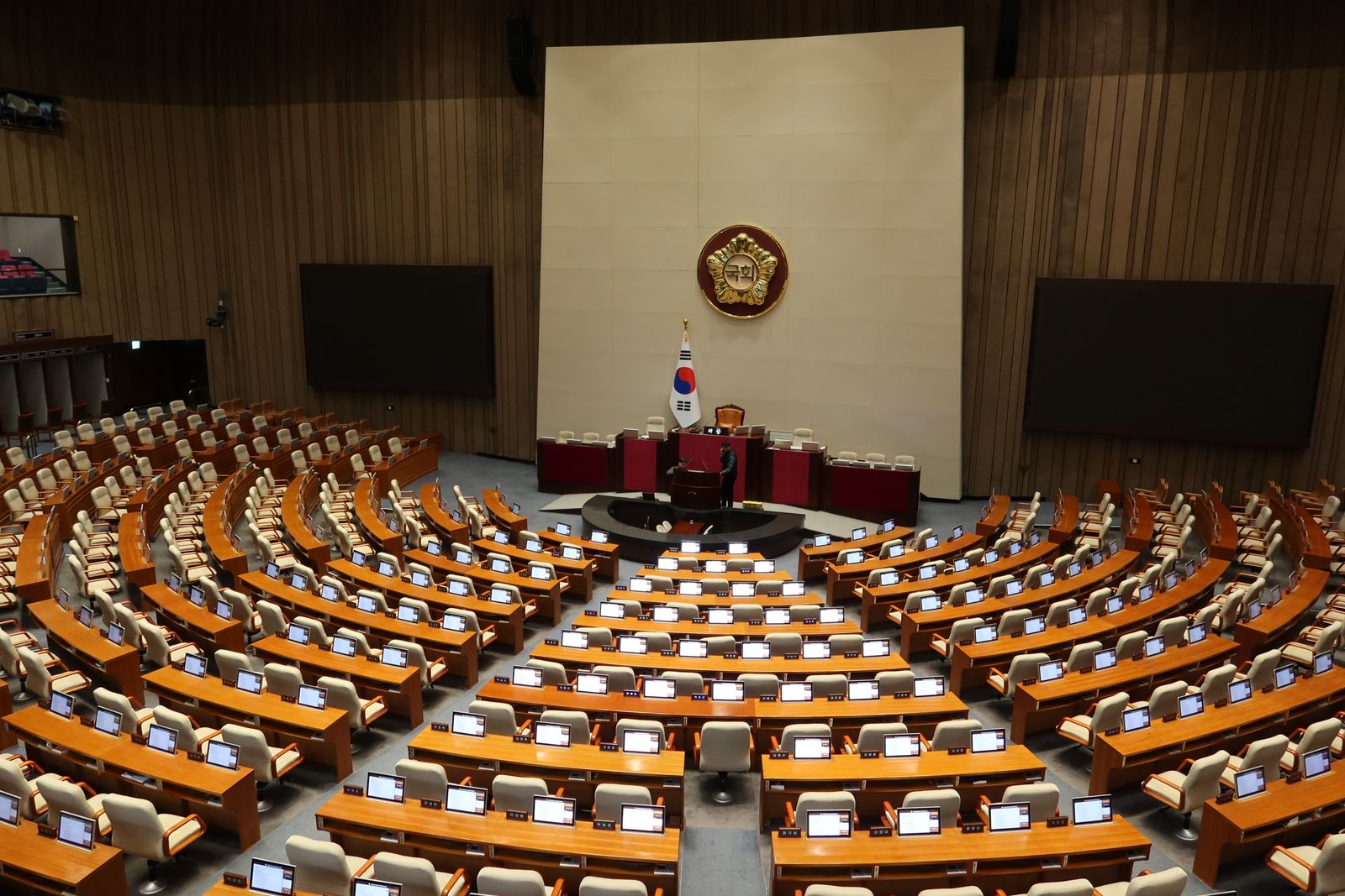 “탄소 줄이자”면서…차 가진 고위공직자 98.5% 내연차 탄다